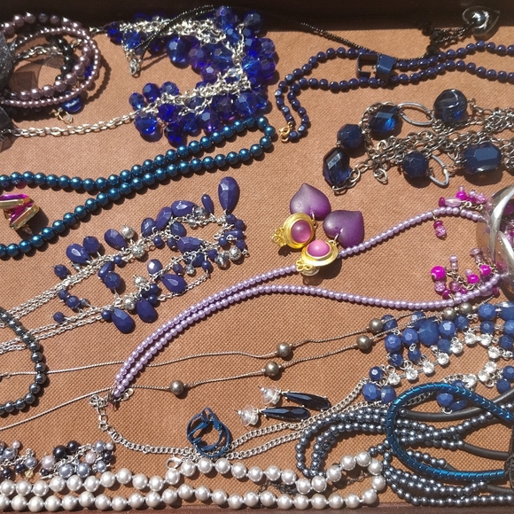 Elegant Blue and Silver Jewelry Set - Picture 7 of 16